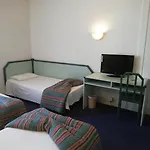 Hotel De Nevers 2*