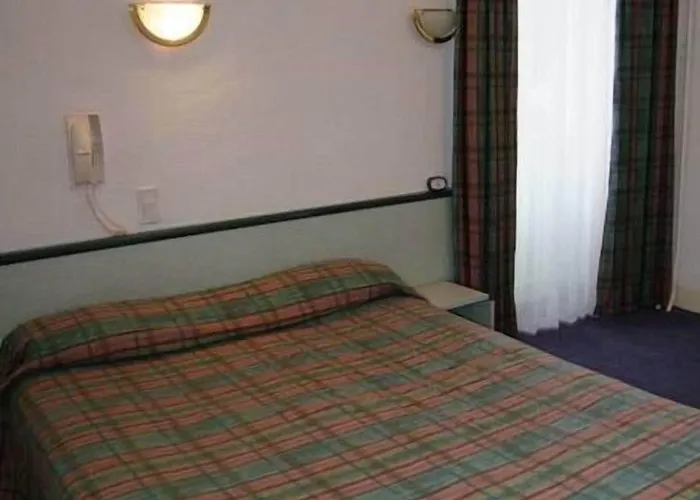 De Nevers Hotel Lurdy