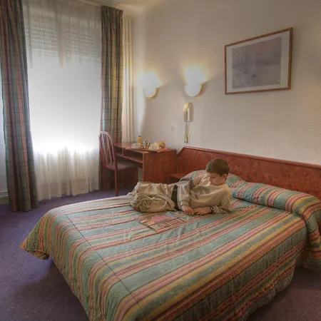 De Nevers Hotell 2*