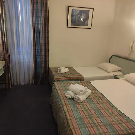 De Nevers Hotell 2*