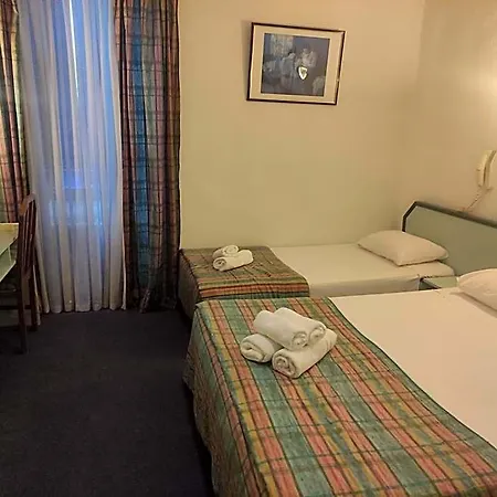 迪讷韦尔酒店
