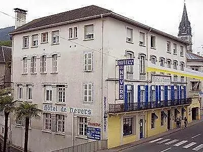 迪讷韦尔酒店 2*