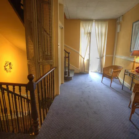 ホテル オテル ドゥ ヌヴェール