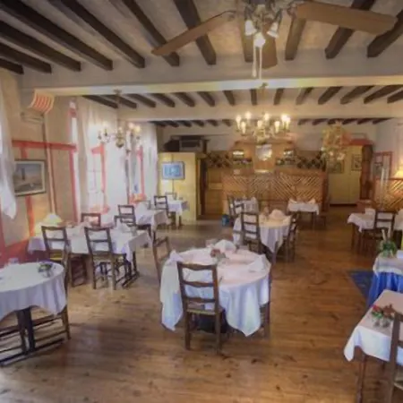 オテル ドゥ ヌヴェール ホテル