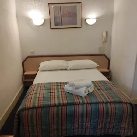 オテル ドゥ ヌヴェール 2* ルルド