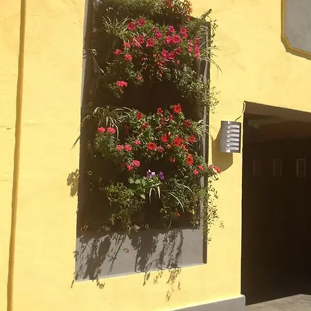 迪讷韦尔酒店 卢德