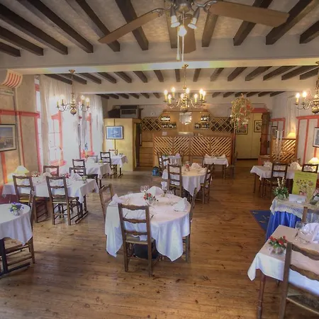 迪讷韦尔酒店 酒店 卢德