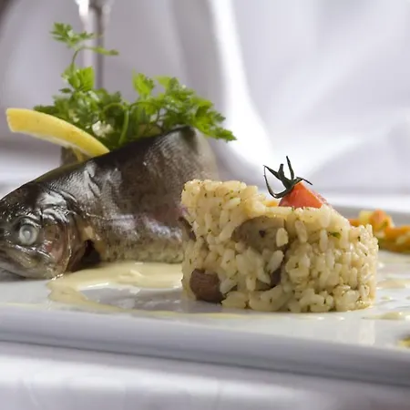 迪讷韦尔酒店 酒店 2*