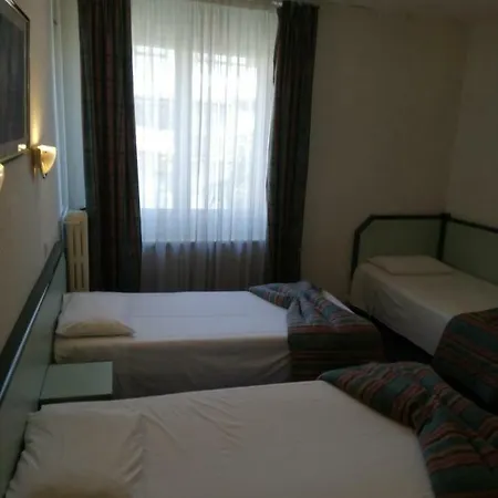 ホテル オテル ドゥ ヌヴェール